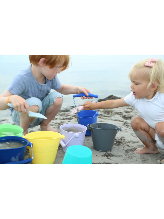 Składane wiaderko do wody i piasku Scrunch Bucket - Wiśniowy